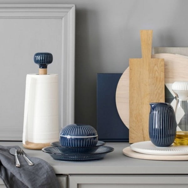 Стойка за хартиени кърпи от дъбово дърво с тъмносин порцеланов детайл Hammershoi Hammershøi - Kähler Design-image-1