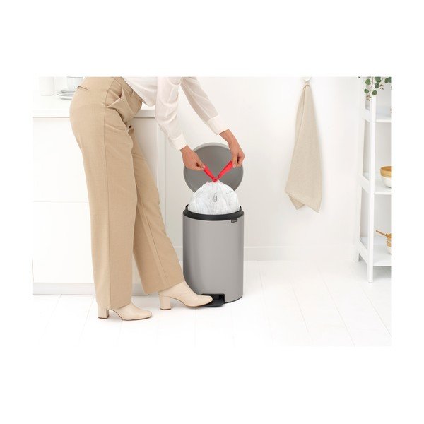 Светлосиво стоманено кошче за боклук с педал 20 l NewIcon – Brabantia-image-1