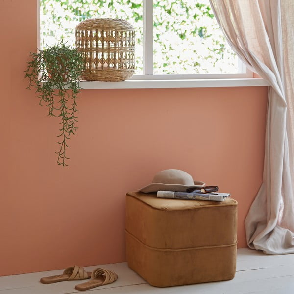 Кадифена табуретка в златист цвят Kiki – Light & Living-image-4