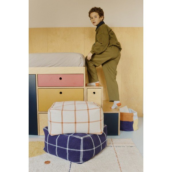 Кремава табуретка Geo Block – Lorena Canals-image-2