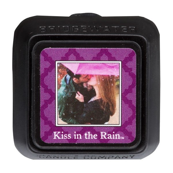 Vůně do auta Bridgewater candle Company Kiss In The Rain, vůně černého rybízu, malin, jahod a fialek
