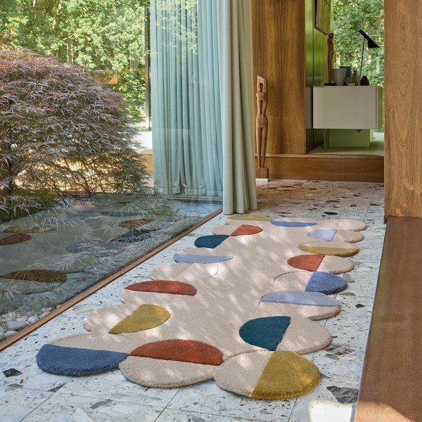 Бежова ръчно изработена вълнена пътека 80x230 cm Mia Scallop Frame – Flair Rugs-image-1