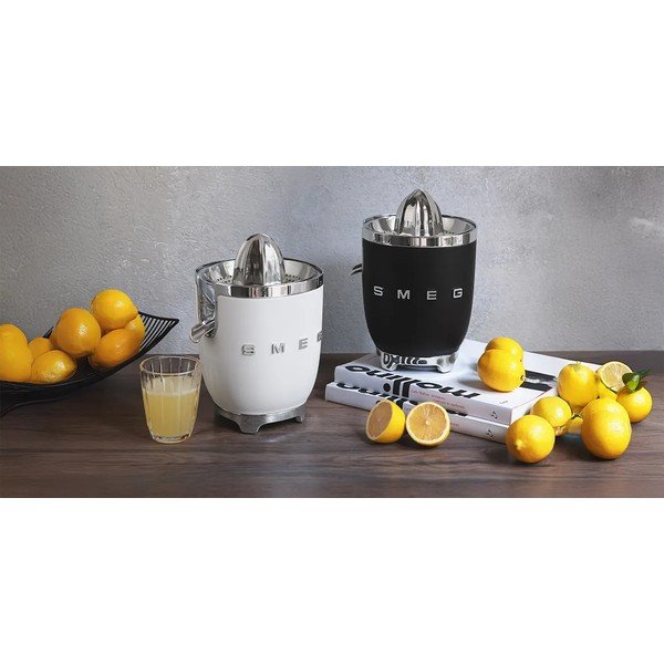 Бяла сокоизстисквачка 50's Retro Style – SMEG-image-1