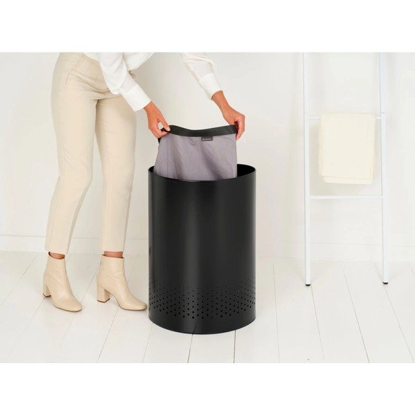 Матово-черен метален кош за пране 55 l Selector – Brabantia-image-3