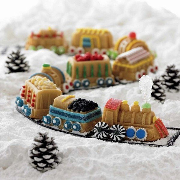 Форма за 9 мини кифлички във формата на влакче в сребристо , 1,2 л Train - Nordic Ware-image-2