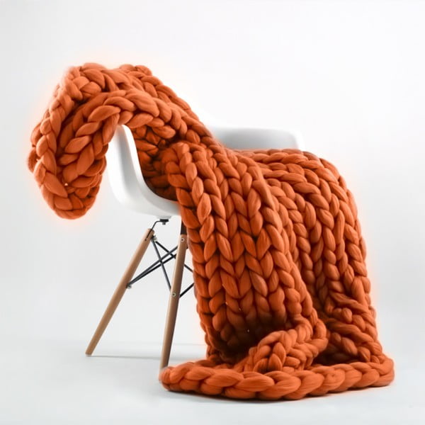 Oranžová ručně pletená deka z merino vlny Concepttual Chunky, 125 x 130 cm