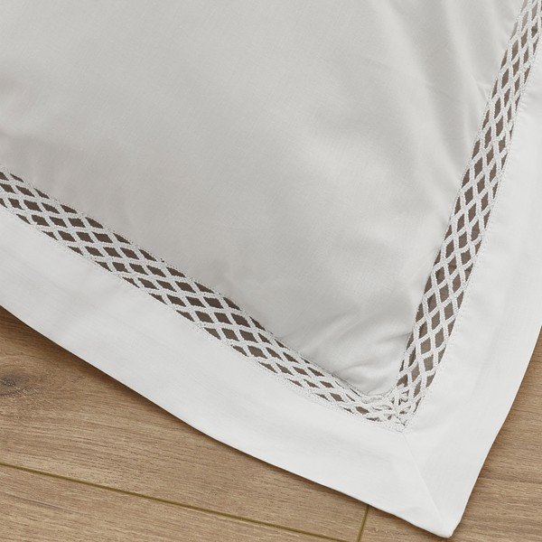Бяло единично  спално бельо 135x200 cm Classic Lattice Lace – Catherine Lansfield-image-3