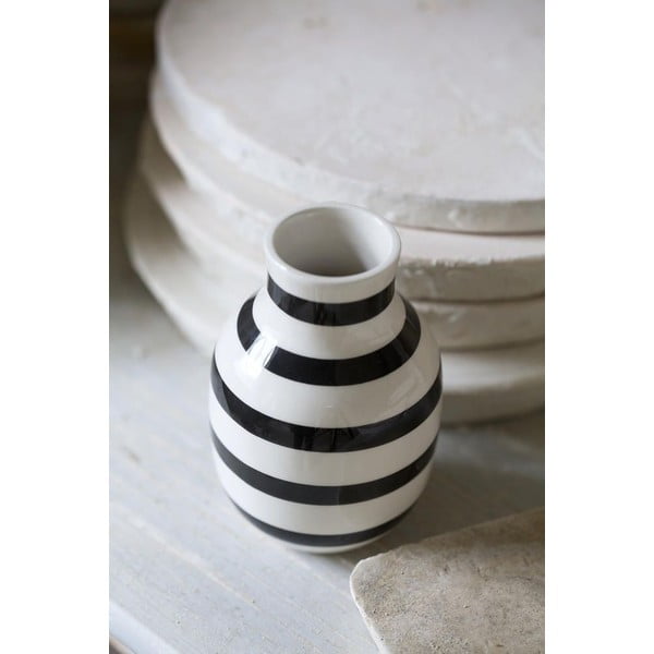 Ваза от черно-бял фаянс, височина 12,5 cm Omaggio - Kähler Design-image-3