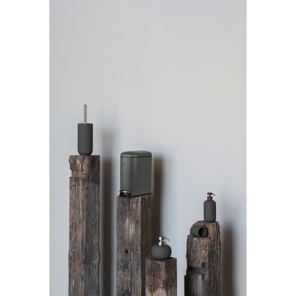 Тъмнозелена керамична чаша за четки за зъби Lotus Play – Mette Ditmer Denmark-image-2