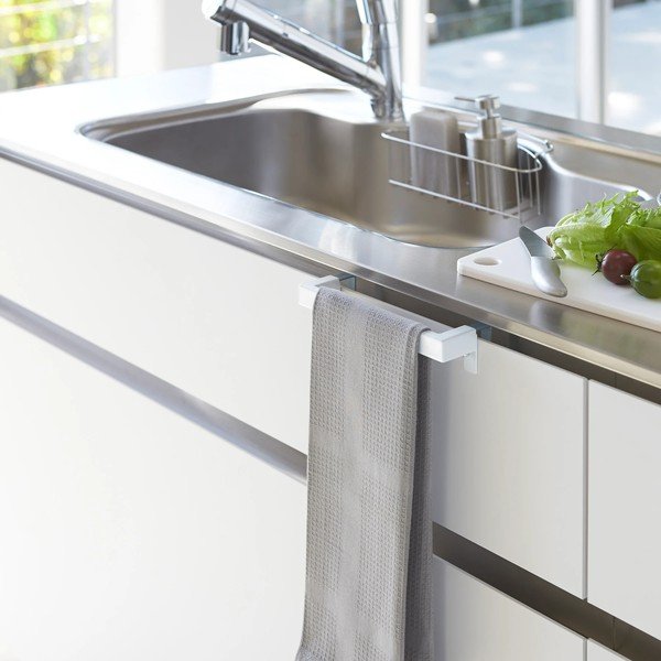 Бял висящ държач за кухненска кърпа Tower – YAMAZAKI-image-1