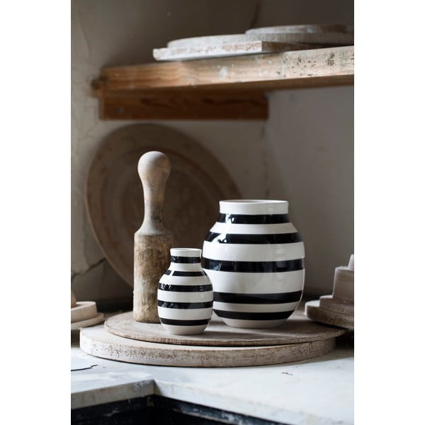 Ваза от черно-бял фаянс, височина 12,5 cm Omaggio - Kähler Design-image-2