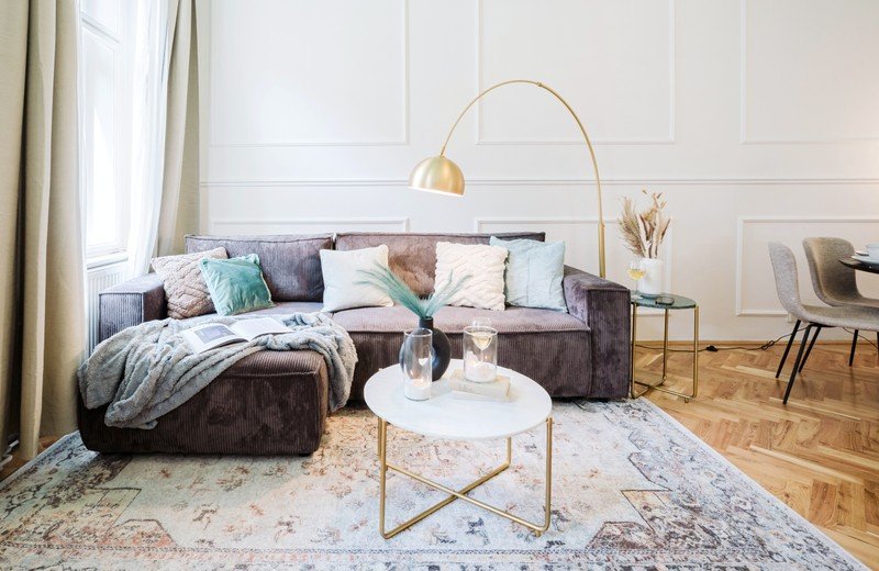 Цветове, блясък и високи тавани