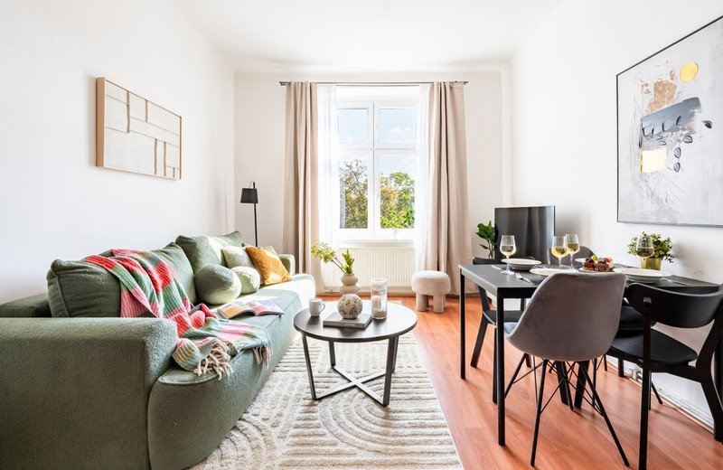 Функционален и уютен интериор, обединен от цветове