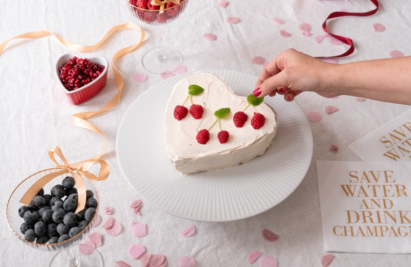 5 лесни съвета как да украсите торта не само за Деня на влюбените